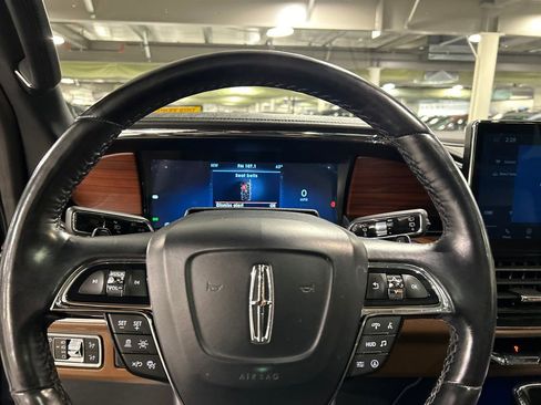 Used 2022 Lincoln Navigator L Reserve AWD/4WD image 11