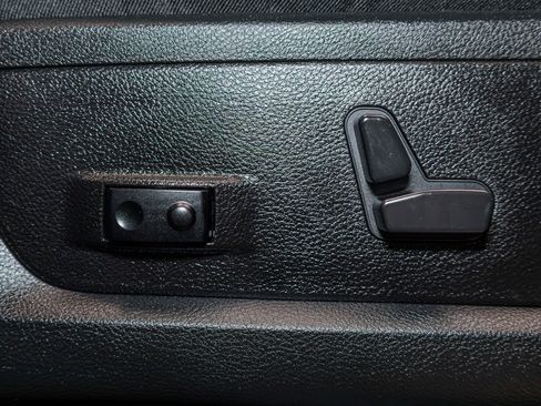 Used 2024 RAM 2500 Limited image 29