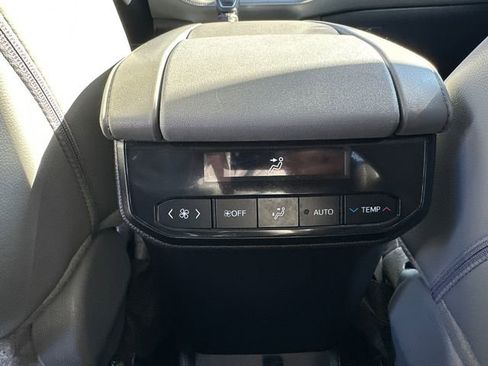 Used 2024 Toyota Highlander XLE AWD/4WD image 20