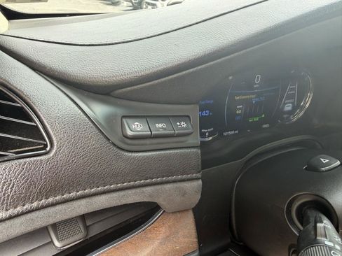 Used 2018 Cadillac Escalade ESV Premium Luxury AWD/4WD image 14