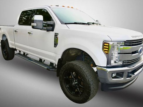 Used 2019 Ford F250 Lariat w/ Lariat Ultimate Package AWD/4WD image 8