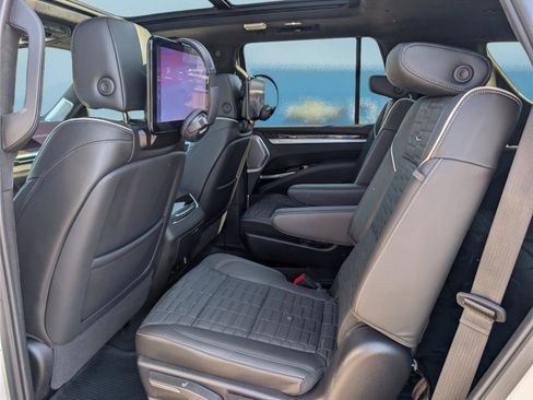 Used 2025 Cadillac Escalade Sport Platinum w/ LPO, ONYX Package AWD/4WD image 14