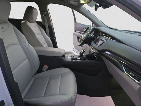 Certified 2023 Cadillac XT4 Luxury w/ Cold Weather Package image 17