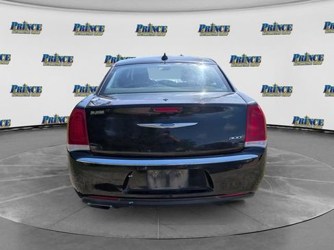 Used 2021 Chrysler 300 Touring w/ Driver Convenience Group RWD image 4