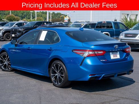 Used 2019 Toyota Camry SE FWD image 3