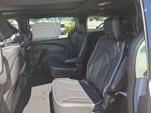 New 2026 Chrysler Pacifica Limited w/ Uconnect Theater Family Group FWD image 15