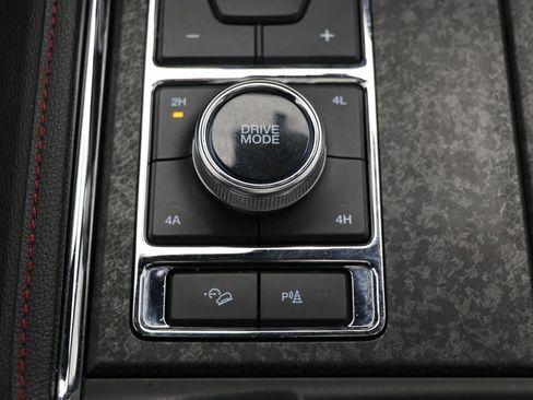 Used 2022 Ford Expedition Limited image 31