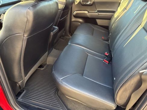 Used 2022 Toyota Tacoma Limited image 33