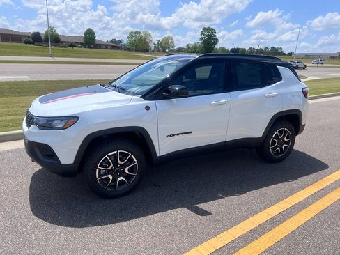 New 2026 Jeep Compass Trailhawk image 10