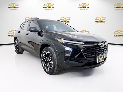 Used 2025 Chevrolet Trax RS image 1