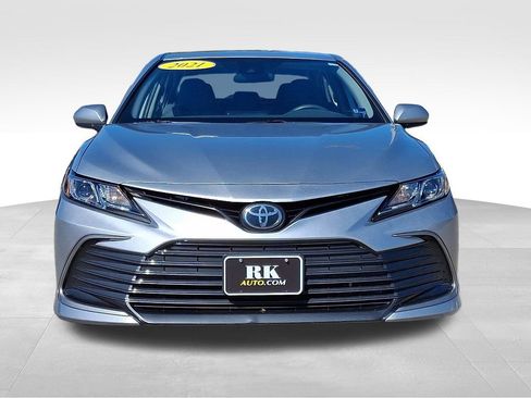 Used 2021 Toyota Camry LE image 2