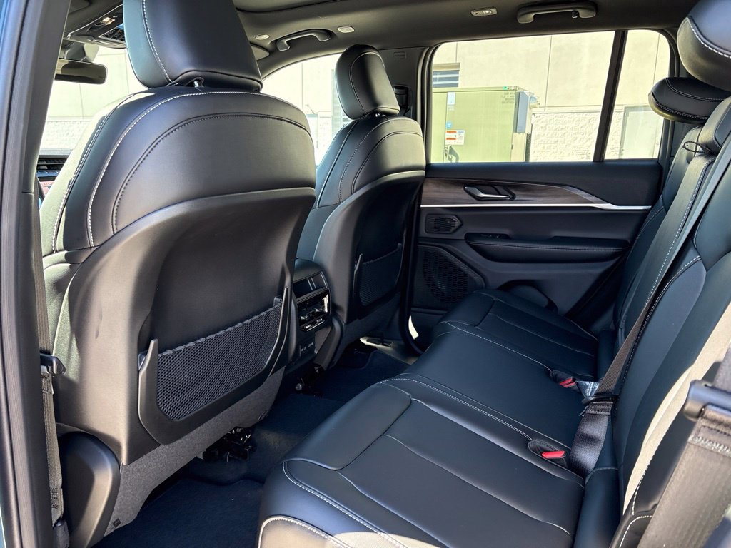New 2027 Jeep Grand Cherokee Limited AWD/4WD image 17