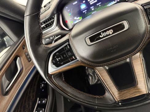 Used 2022 Jeep Grand Cherokee Summit w/ Advanced Protech Group IV AWD/4WD image 31
