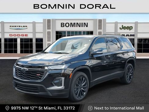 Used 2023 Chevrolet Traverse RS image 1