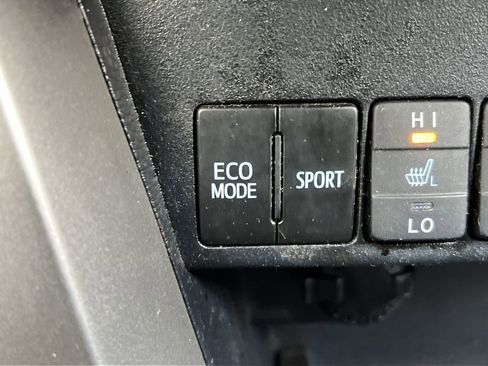 Used 2017 Toyota RAV4 Platinum image 32