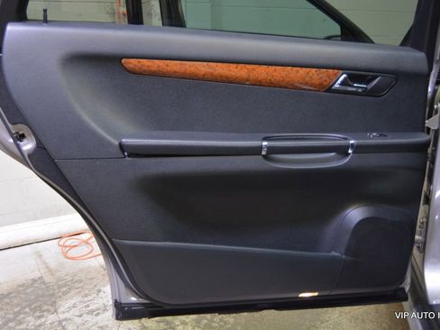 Used 2009 Mercedes-Benz R 320 BlueTEC 4MATIC image 9