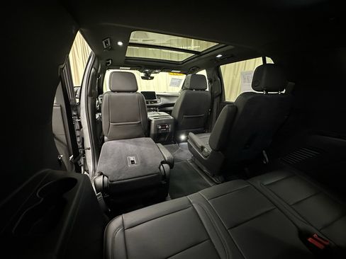 Used 2021 Chevrolet Tahoe High Country w/ Premium Package image 24