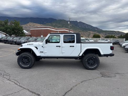 Used 2022 Jeep Gladiator Sport AWD/4WD image 2