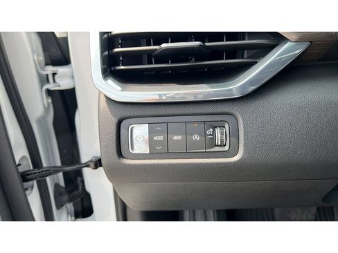Certified 2026 GMC Acadia Denali w/ Super Cruise Package AWD/4WD image 23
