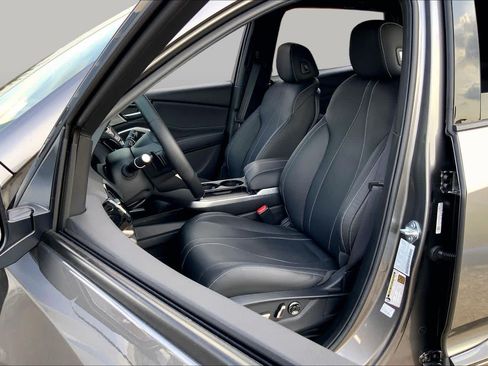 Used 2025 Acura RDX SH-AWD image 8