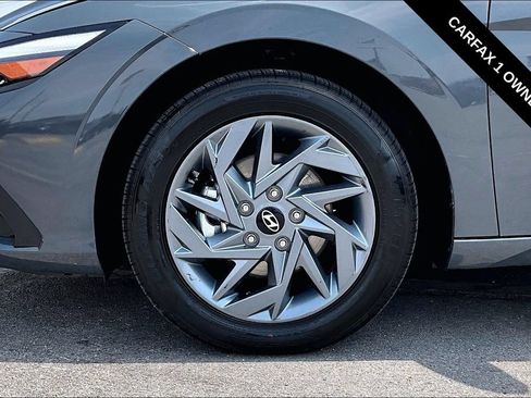 Used 2026 Hyundai Elantra Hybrid FWD image 32