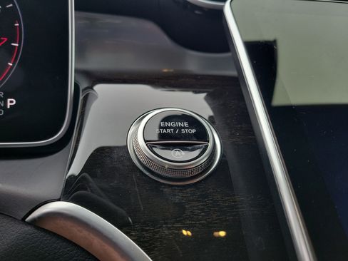 Used 2025 Mercedes-Benz GLC 300 image 25