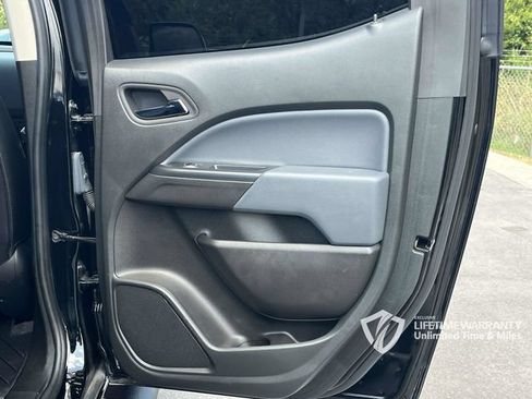 Used 2022 Chevrolet Colorado Z71 w/ Z71 Midnight Edition AWD/4WD image 25