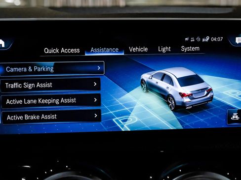 Used 2019 Mercedes-Benz A 220 w/ Driver Assistance Package image 39