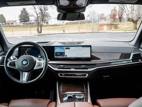 Used 2024 BMW X5 xDrive40i w/ M Sport Package image 12