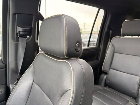 Used 2023 GMC Yukon XL SLT w/ SLT Premium Package AWD/4WD image 18