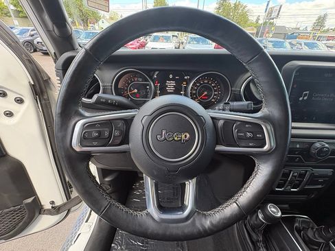 Used 2018 Jeep Wrangler Unlimited Sahara AWD/4WD image 17