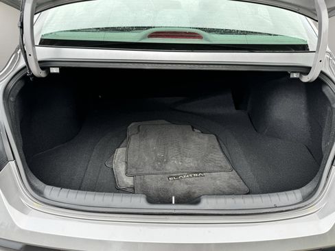 Used 2024 Hyundai Elantra SEL w/ Convenience Package FWD image 9