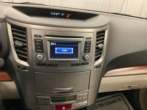 Used 2013 Subaru Outback 2.5i Limited w/ Moonroof Pkg AWD/4WD image 15