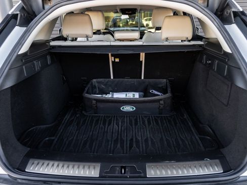 Used 2019 Land Rover Range Rover Velar S image 31