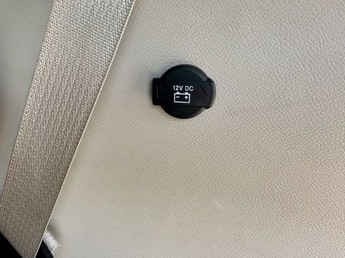 Used 2023 Chrysler Pacifica Touring-L FWD image 17