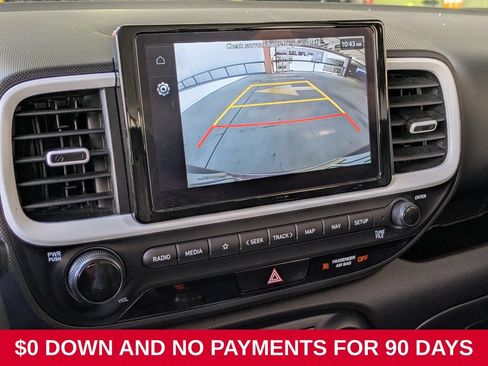 Used 2025 Hyundai Venue Limited FWD image 16