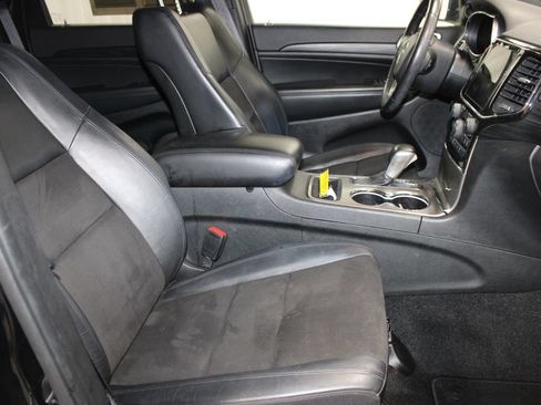 Used 2022 Jeep Grand Cherokee Laredo X RWD image 19
