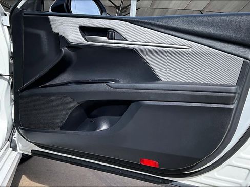 Used 2025 Toyota Camry SE image 25