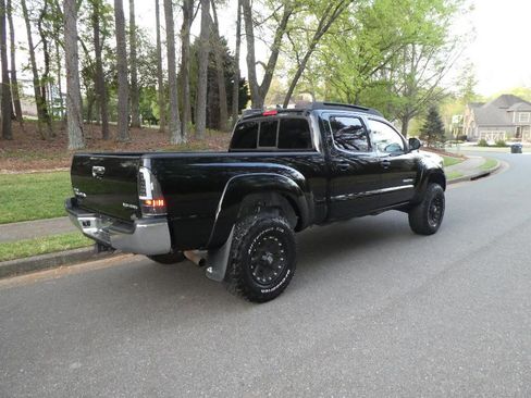 Used 2015 Toyota Tacoma w/ SR5 Package image 25