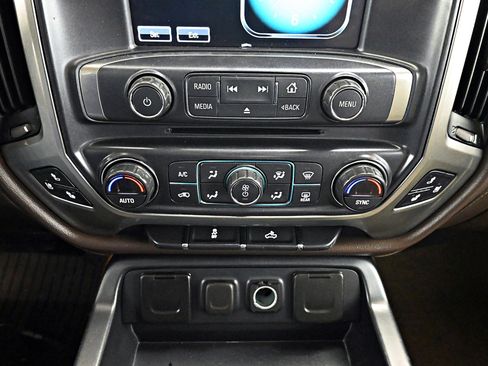 Used 2018 Chevrolet Silverado 1500 LTZ w/ Texas Edition image 11