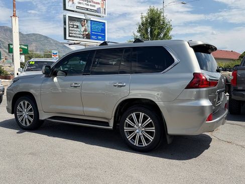 Used 2017 Lexus LX 570 4WD w/ Luxury Package image 14
