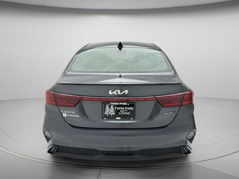 Used 2022 Kia Forte GT-Line w/ GT-Line Premium Package FWD image 7