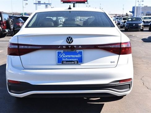 Used 2025 Volkswagen Jetta SE w/ Sunroof Package image 6