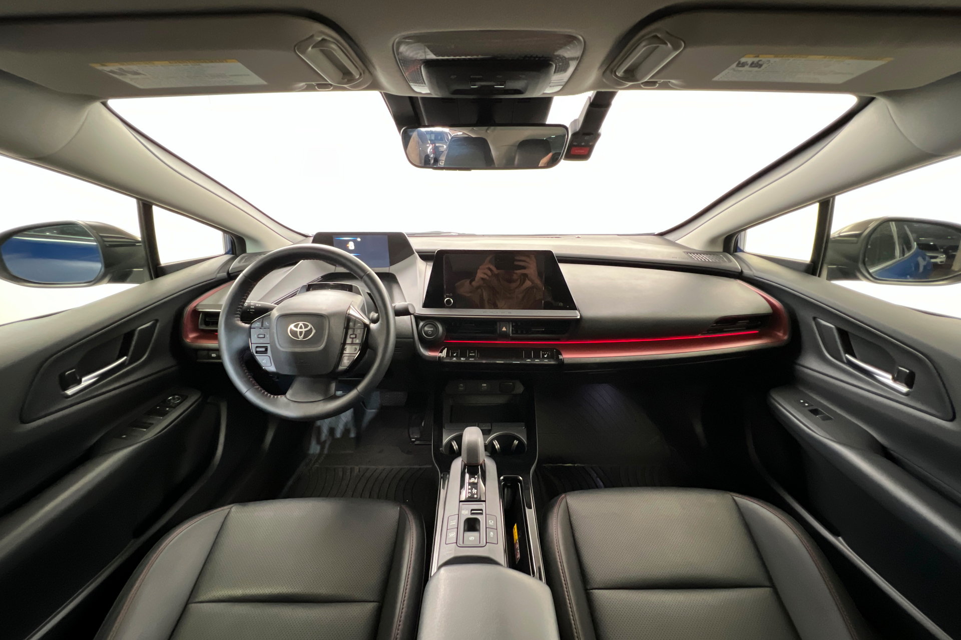 Certified 2025 Toyota Prius Plug-In Hybrid FWD image 10