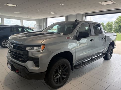 Used 2025 Chevrolet Silverado 1500 LT Trail Boss w/ Convenience Package II AWD/4WD image 5