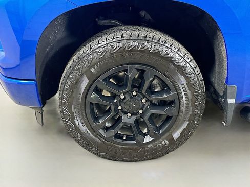 Used 2023 Chevrolet Silverado 1500 RST w/ Z71 Off-Road Package AWD/4WD image 8