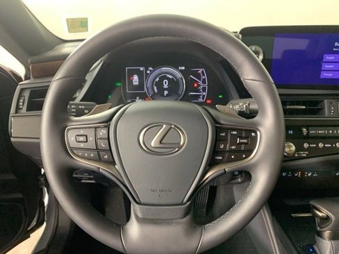 Used 2025 Lexus ES 300h w/ Premium Package image 23