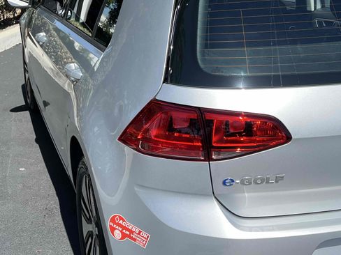 Used 2016 Volkswagen e-Golf SE w/ DC Fast Charging Package image 50