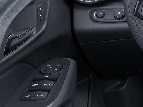Used 2025 Chevrolet Trax LS w/ LS Convenience Package FWD image 23