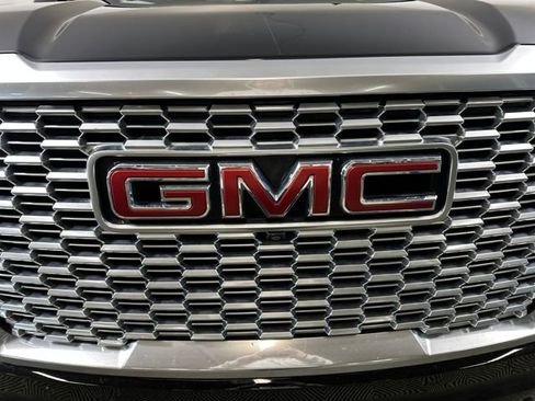 Used 2021 GMC Yukon Denali image 9
